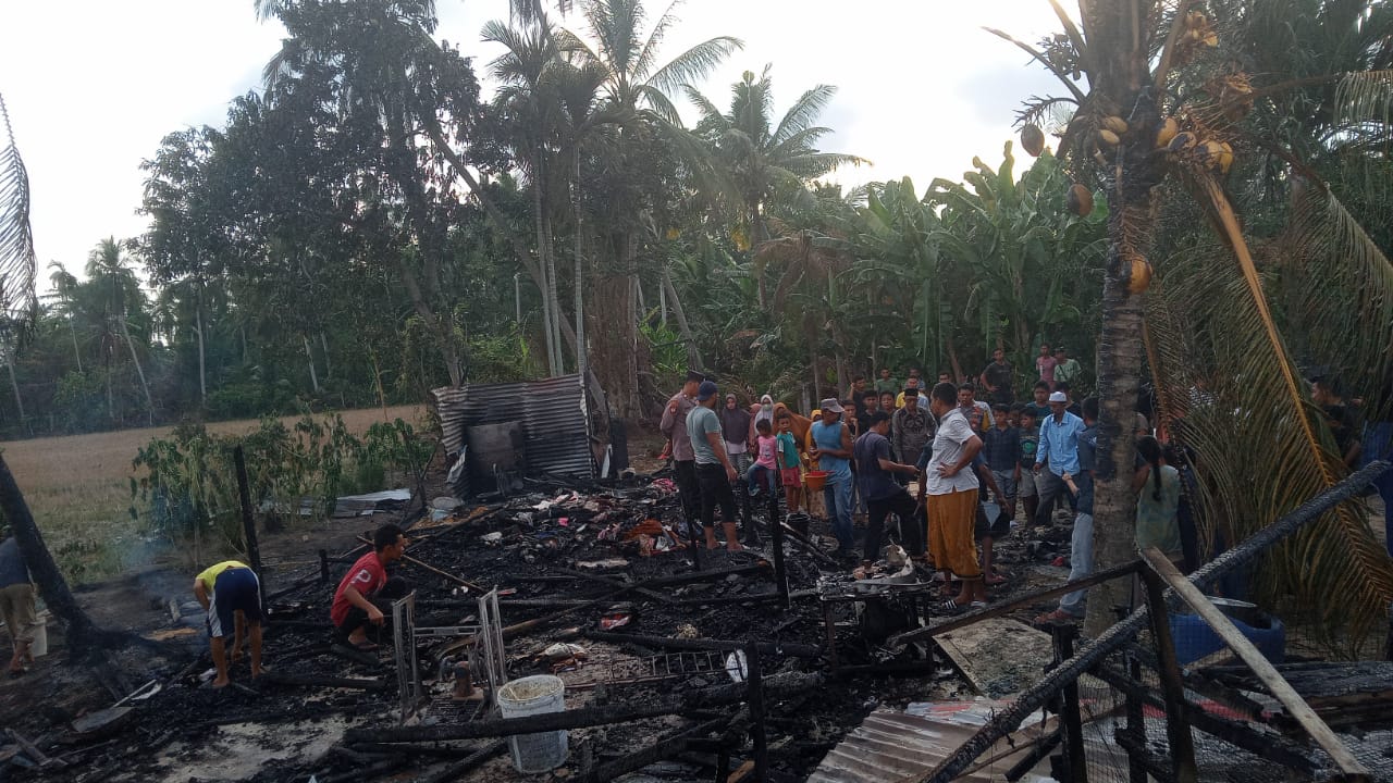 Kedai Ayam Potong Musnah Terbakar, Satu Warga Terluka