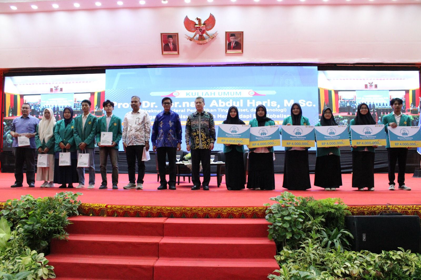 Perdana, USK Salurkan Beasiswa Dana Lestari untuk Mahasiswa Berprestasi