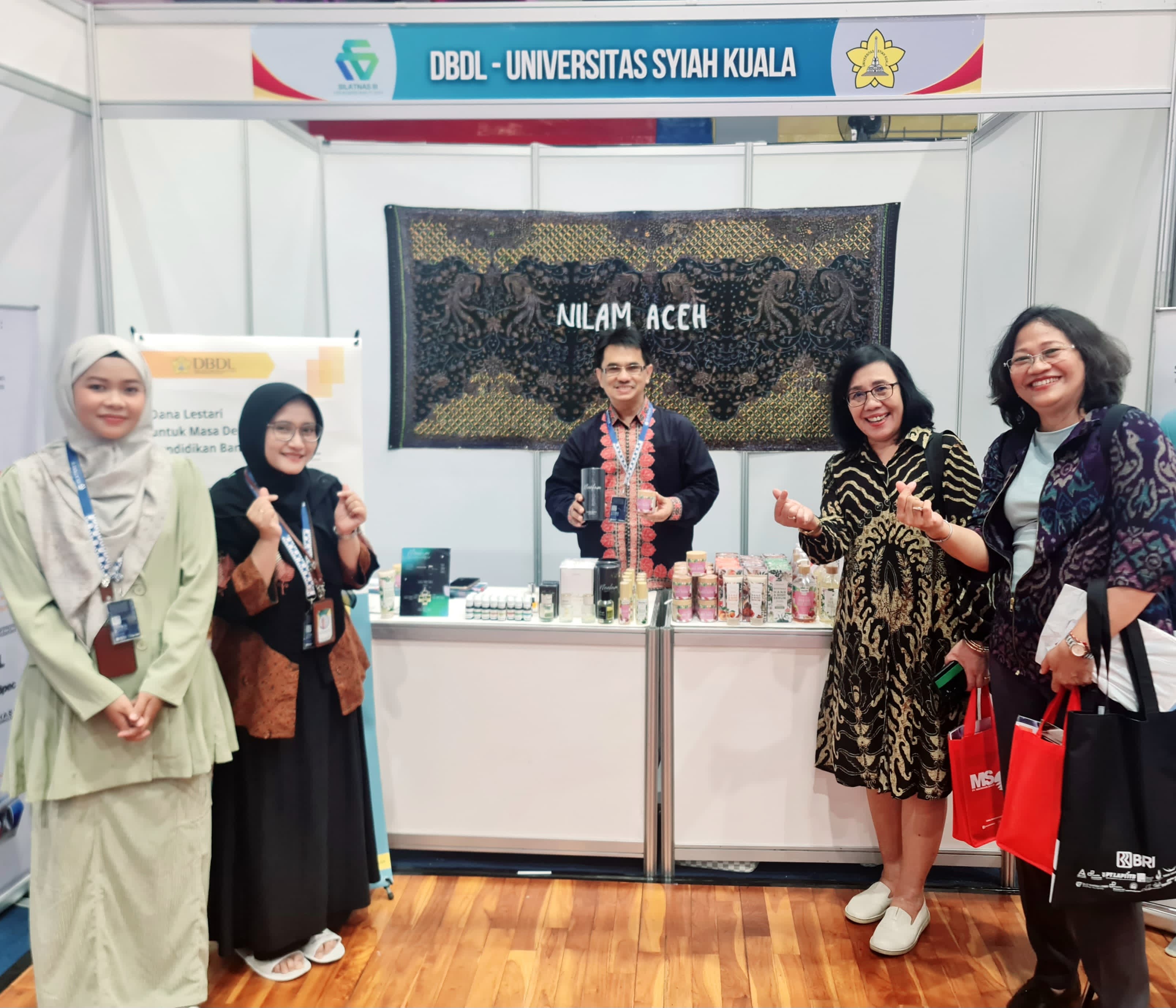 Stand Nilam Aceh DBDL USK Dipadati Pengunjung Expo BUM-PT