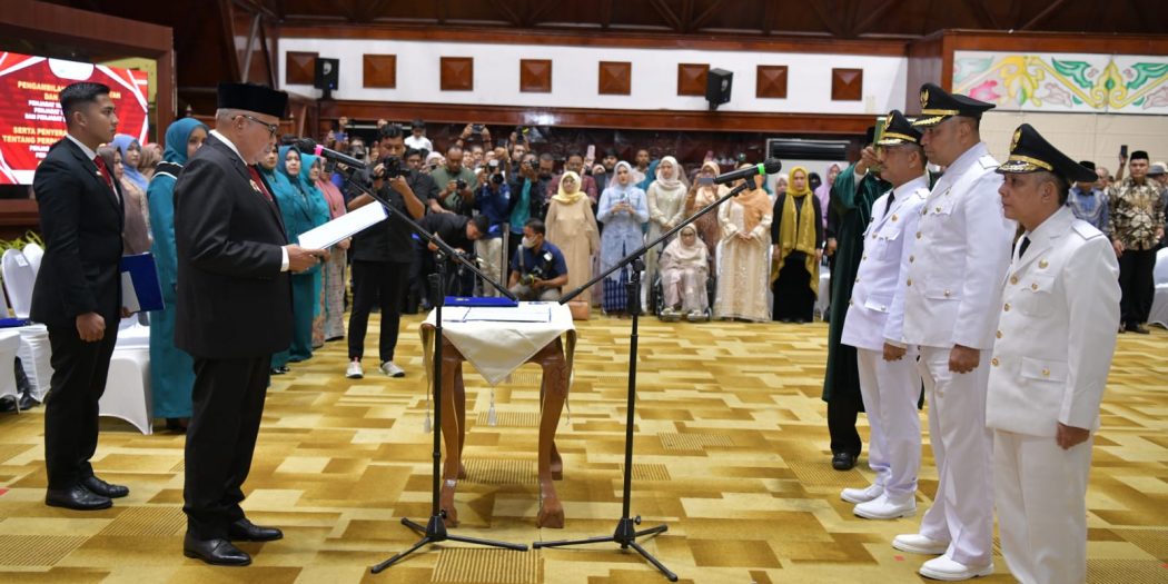 Bustami Lantik 3 Penjabat Kepala Daerah