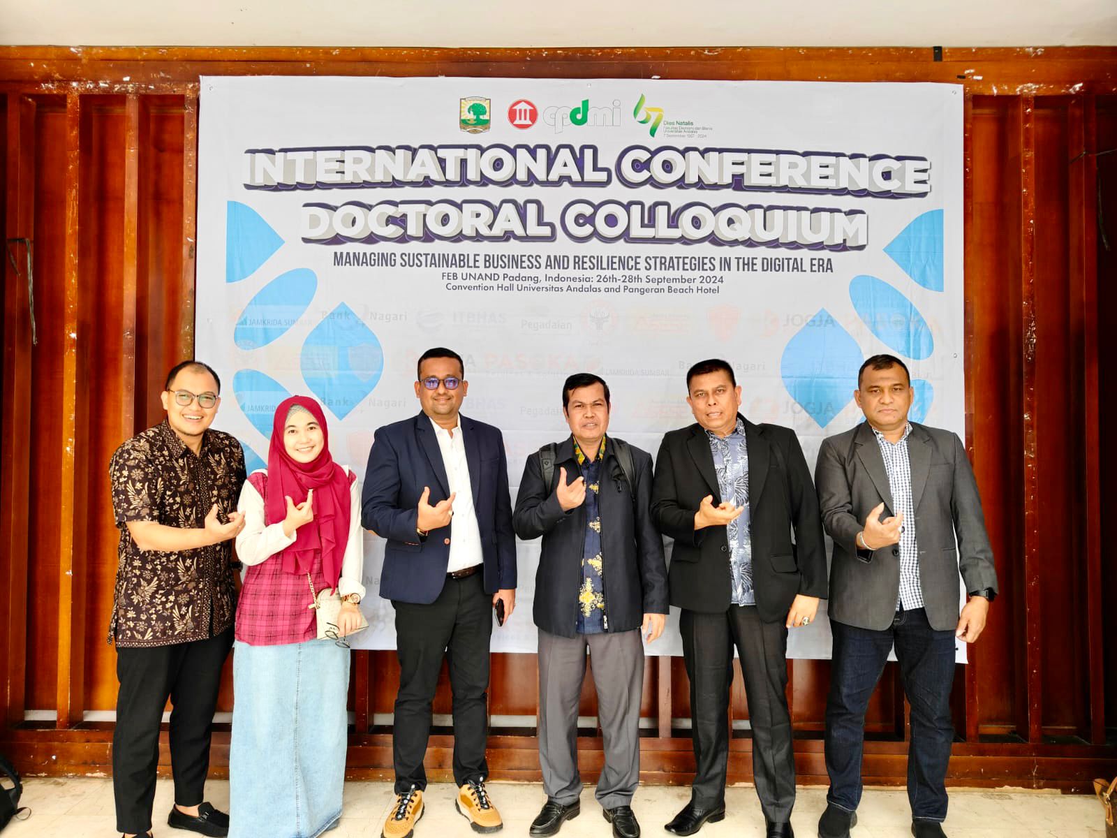 FEB USK Kirim Dua Dosen dan Lima Mahasiswa ke ICDC APDMI di Unand Padang