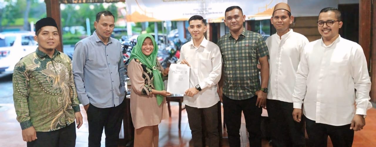 Dekan Fakultas Hukum Unaya mengukuhkan kepengurusan Ikatan Alumni Fakultas Hukum.