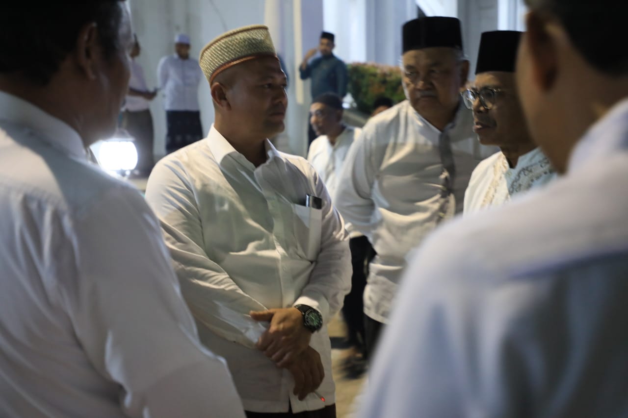 Peringati Malam Nuzulul Qur'an, Bupati Ayahwa Buka Puasa Bersama Masyarakat di Masjid Baiturrahim