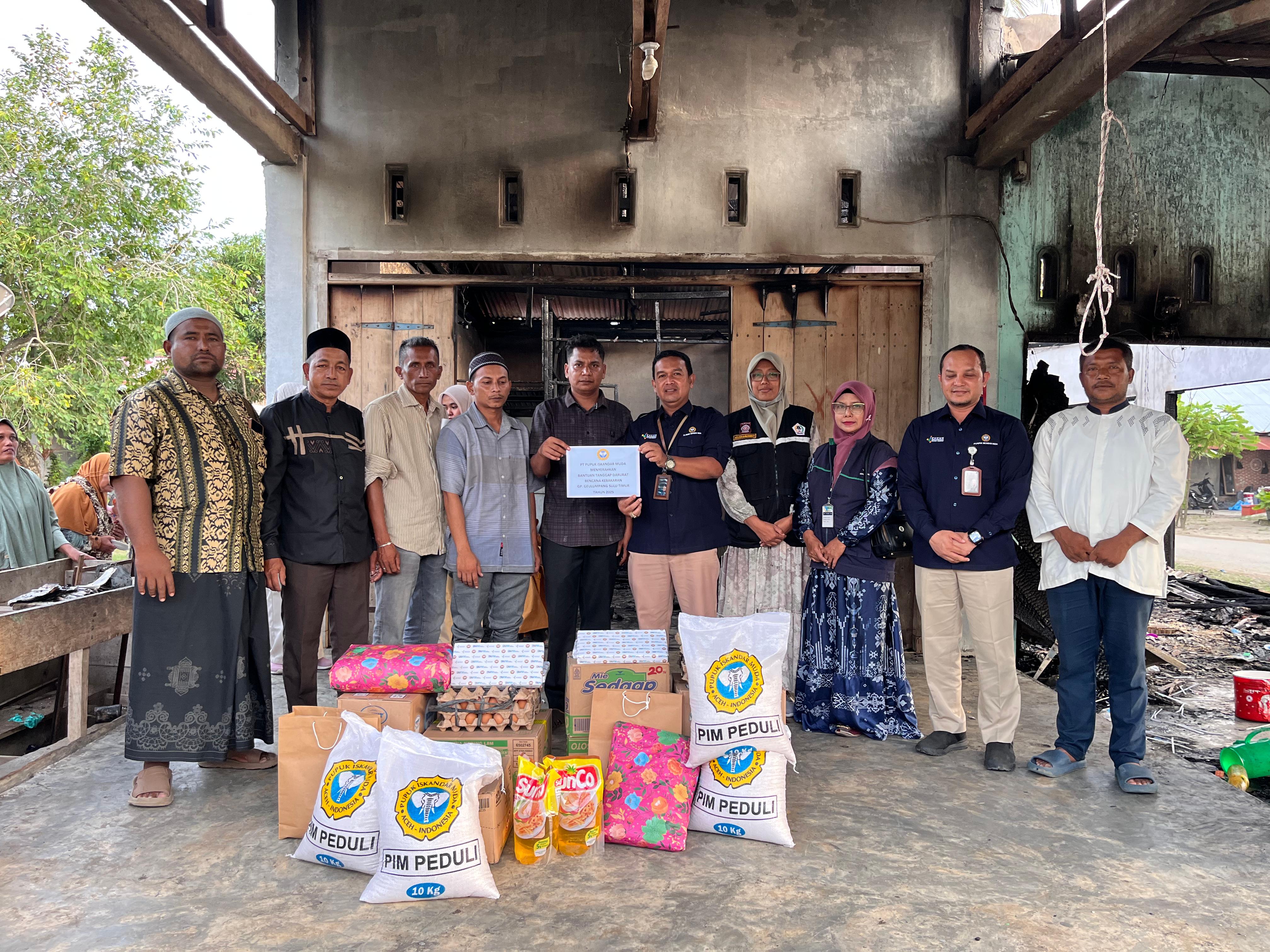 PT PIM Salurkan Bantuan Tanggap Bencana Kebakaran di Dewantara