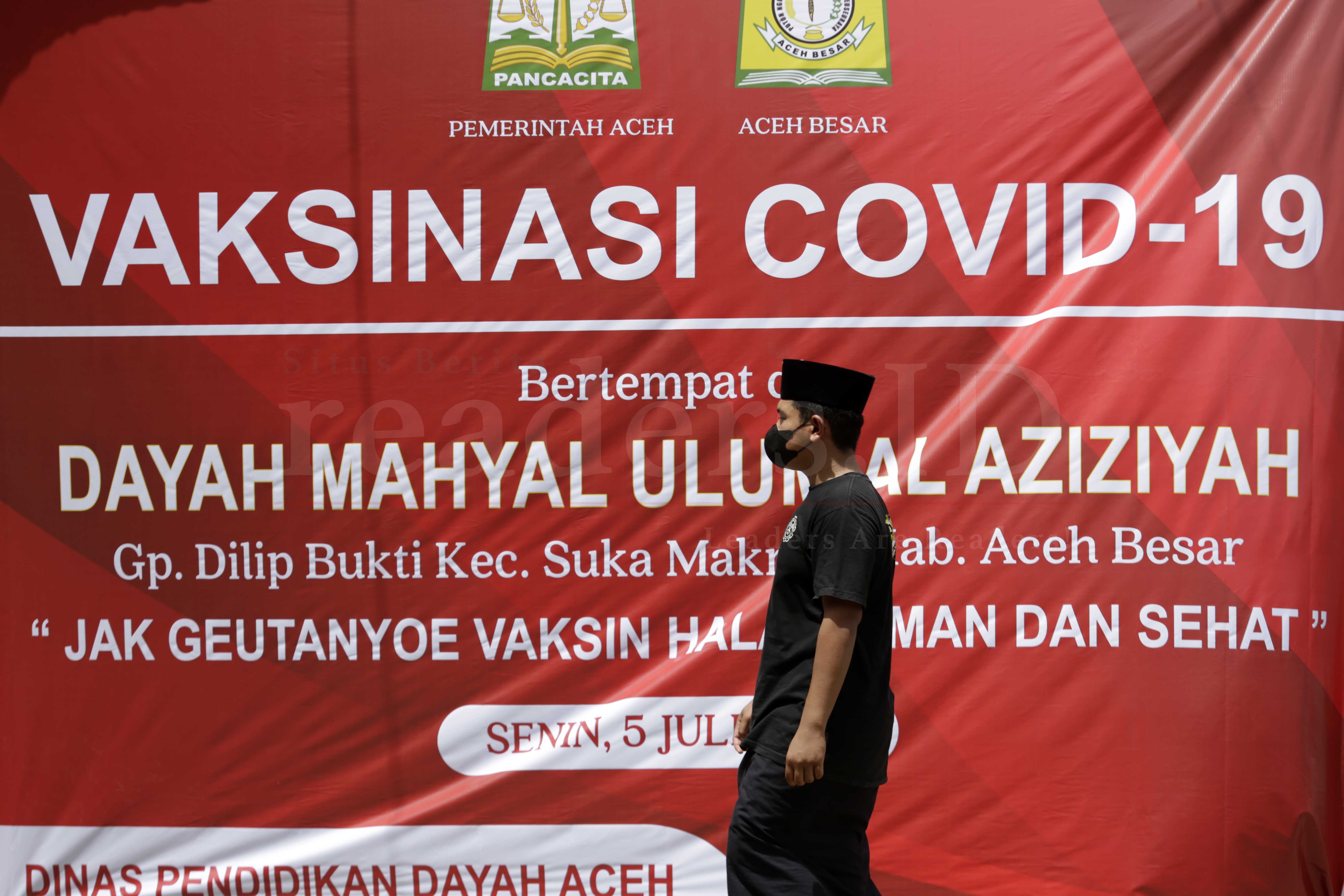 Foto Feature: Vaksinasi Anak Santri