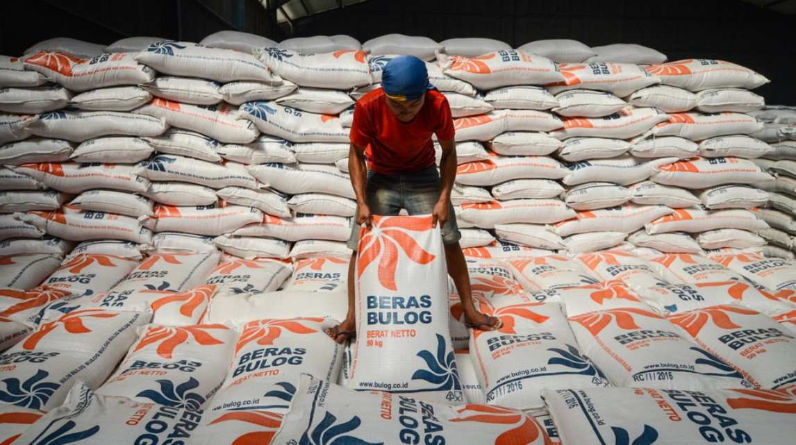 Dilema Bulog: Tak Berwenang Tolak Impor Beras
