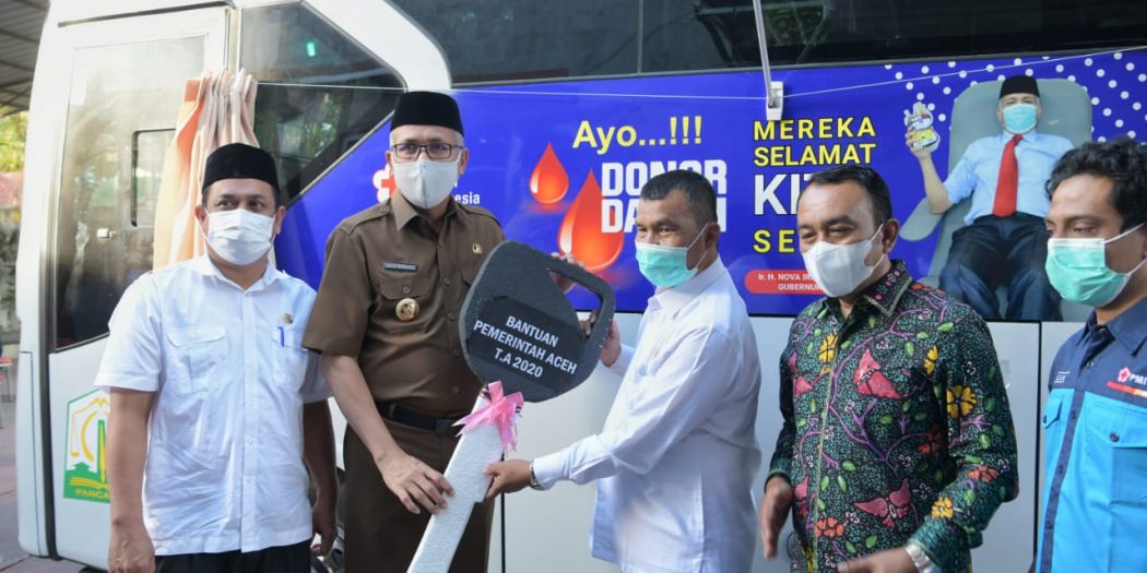 Pemerintah Serahkan Mobil Donor Darah untuk PMI Banda Aceh