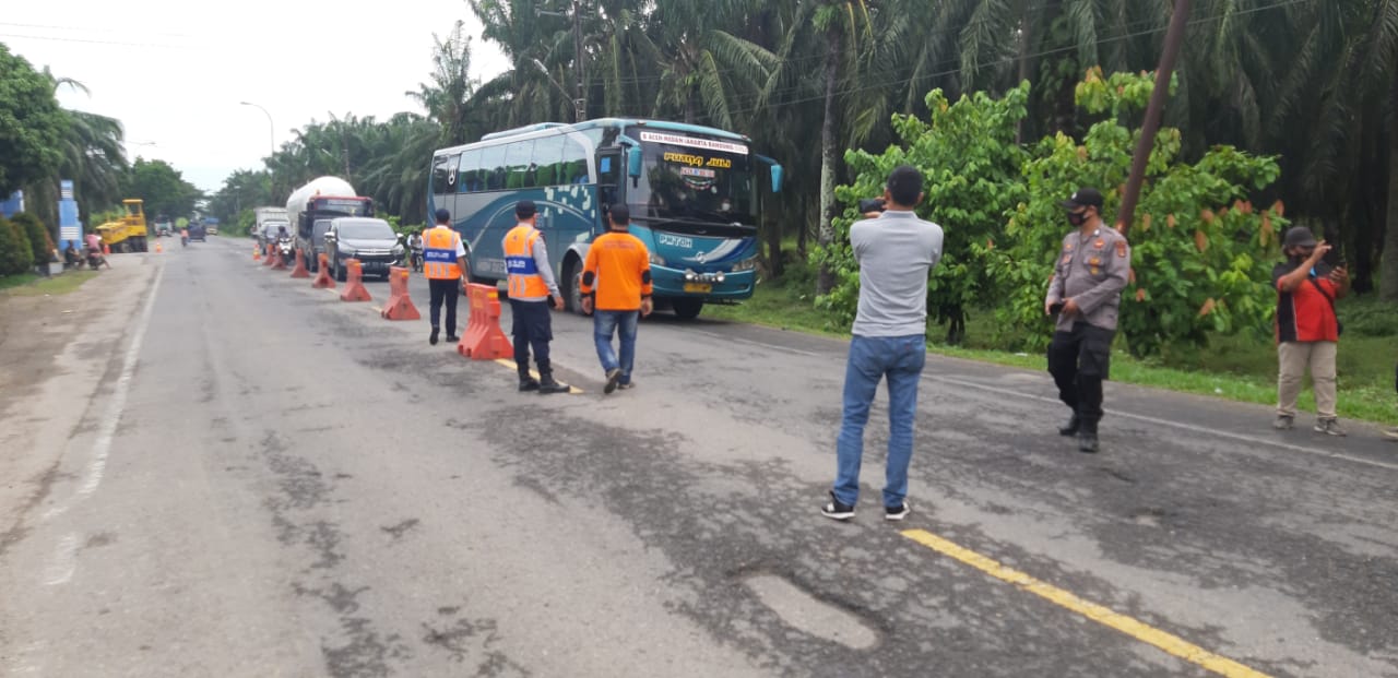 Polisi Suruh Putar Balik 148 Kendaraan di Perbatasan Aceh-Sumut