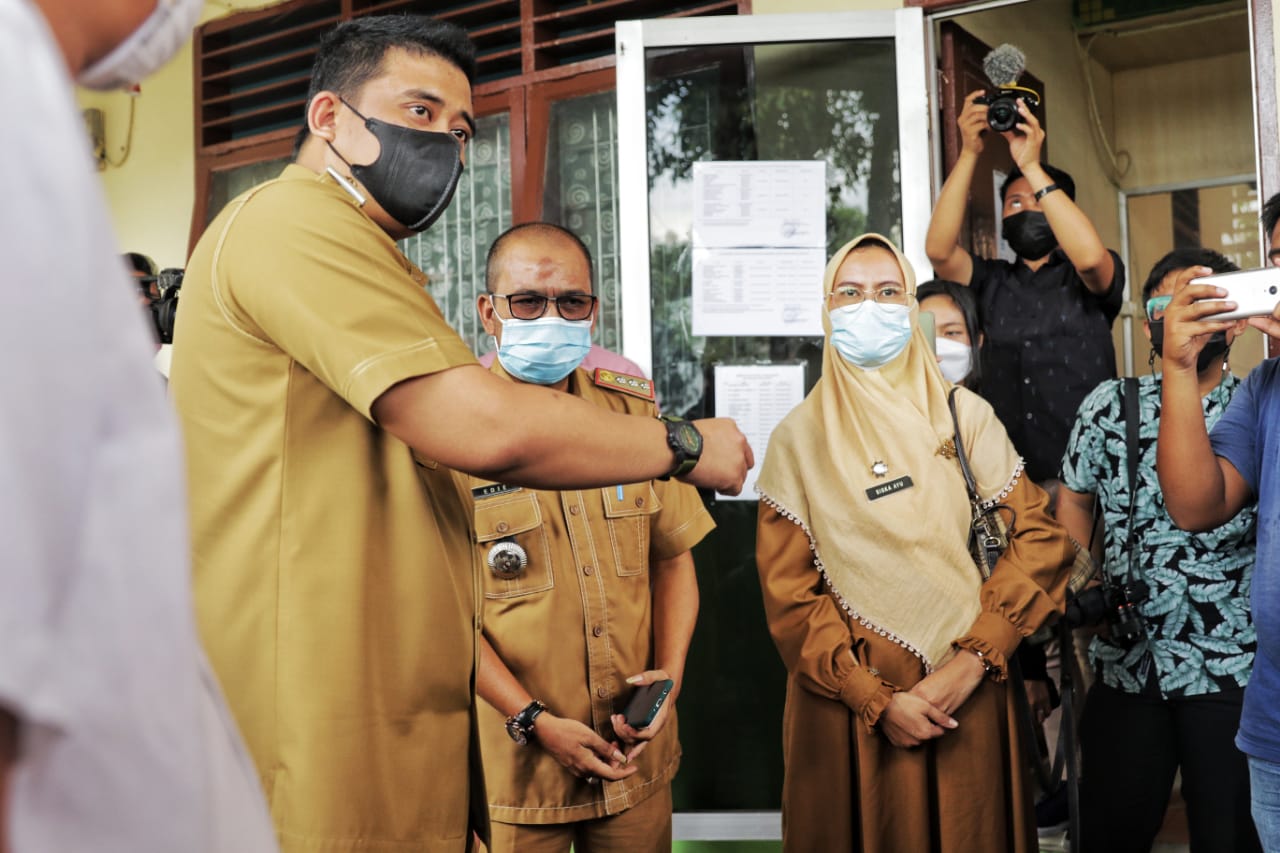 Gegara Pungli, Bobby Pecat Oknum Kepala Lingkungan di Medan