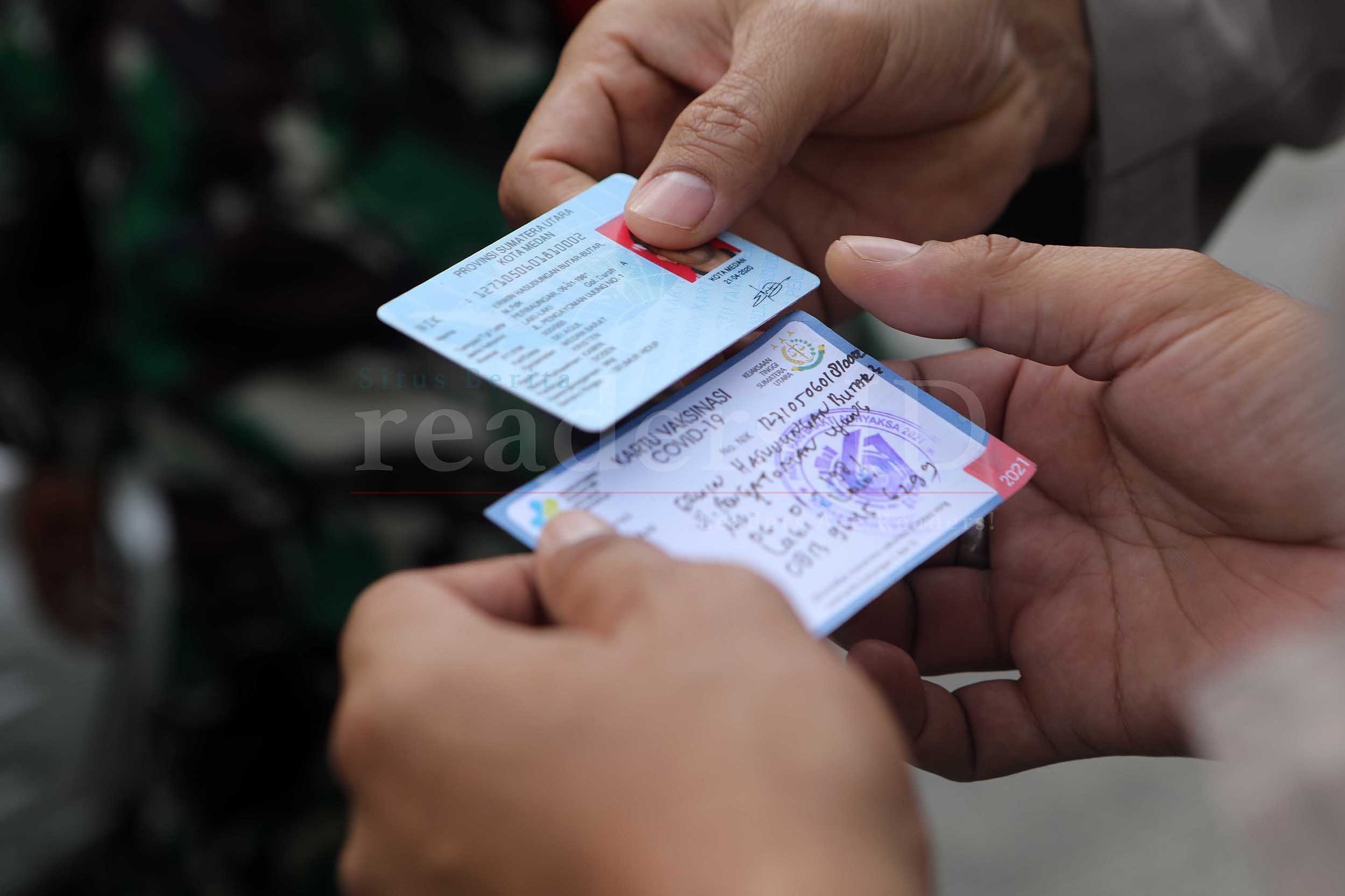 Foto Feature: Sertifikat Vaksinasi Syarat Bepergian