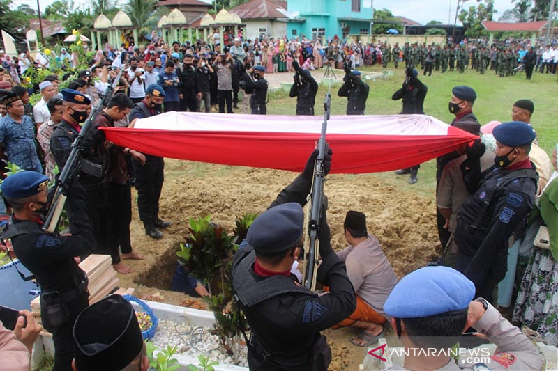 Anggota Brimob yang Gugur di Papua Dimakamkan di TMP Aceh Tamiang