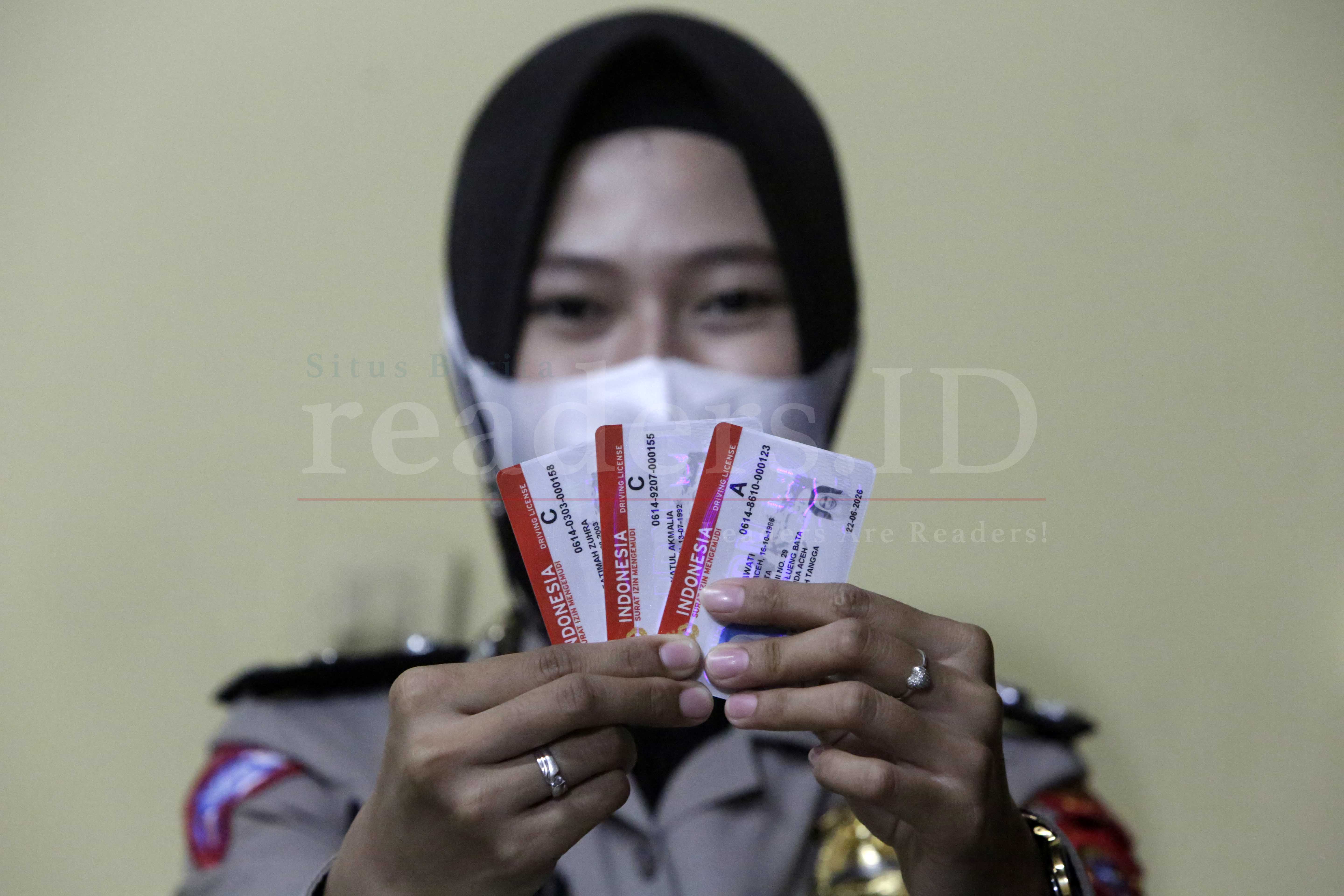 Foto Feature: Mengurus SIM Tak Perlu Sertifikat Vaksin COVID-19