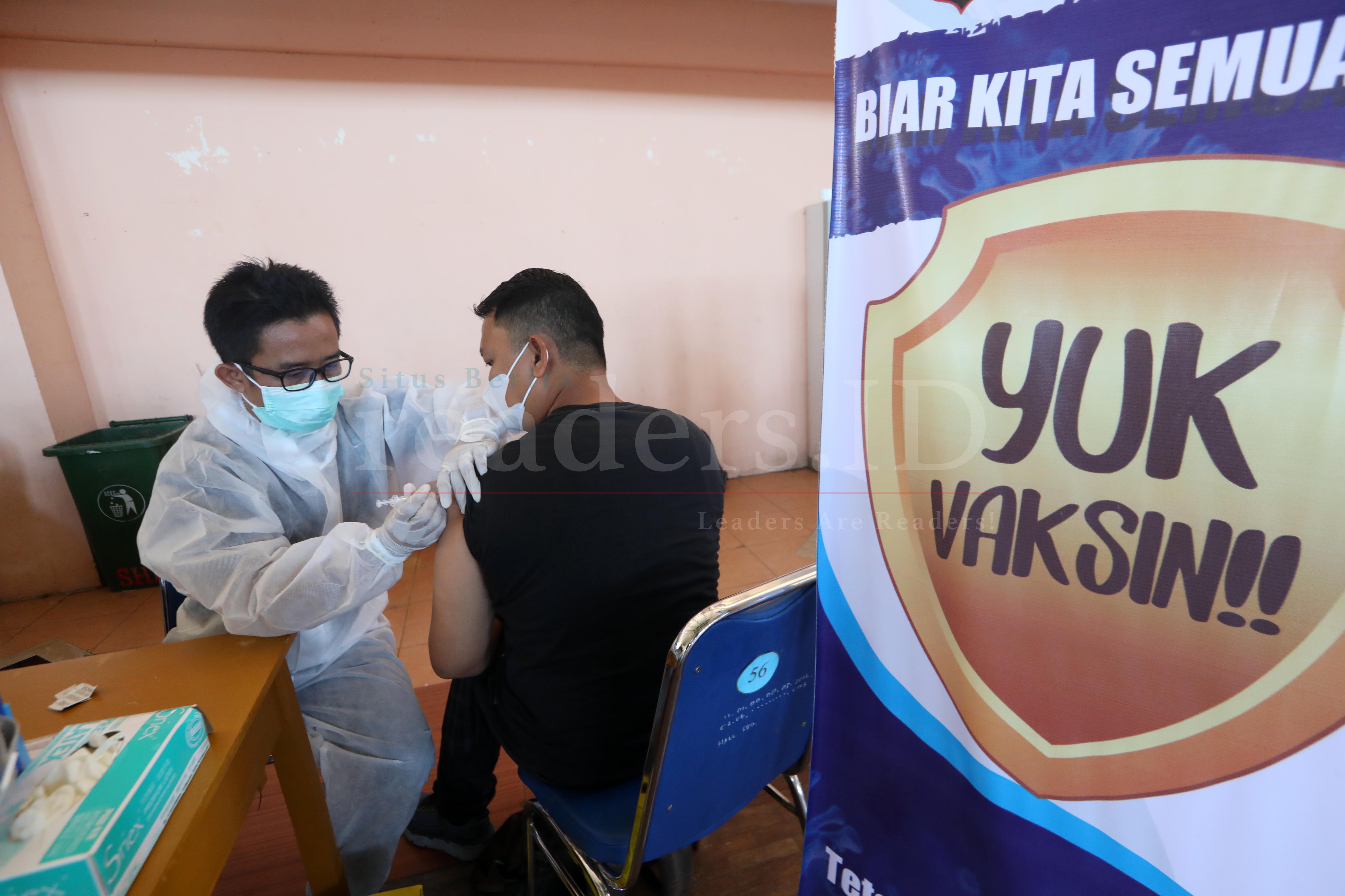 Foto Feature: Vaksinasi Massal Berhadiah
