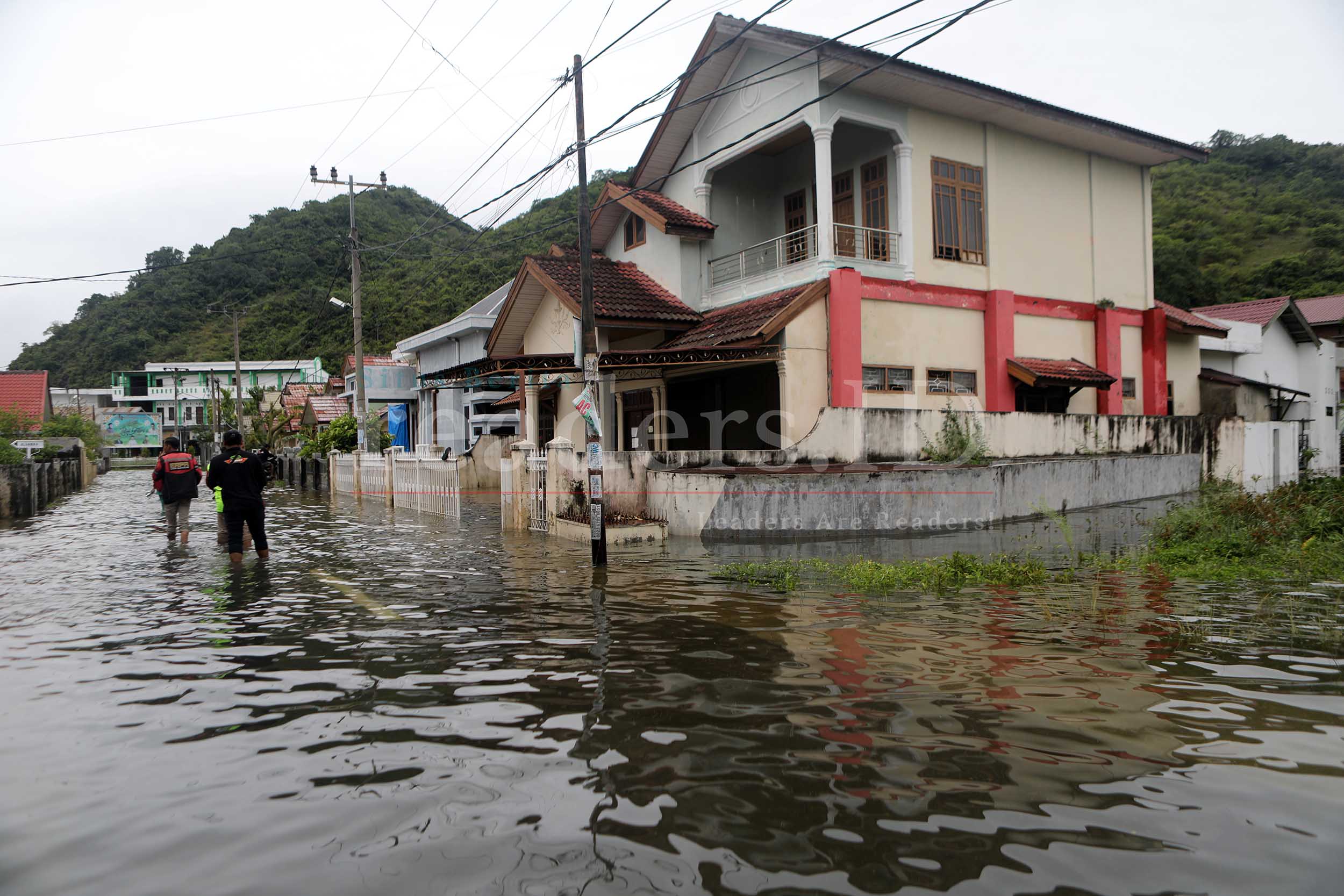 Foto Feature: Banjir Masih Menggenangi Kawasan Pemukiman