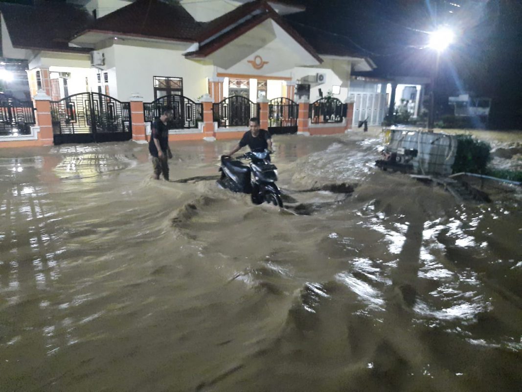 Desa Lengkong, Langsa Diterjang Banjir Bandang Dini Hari