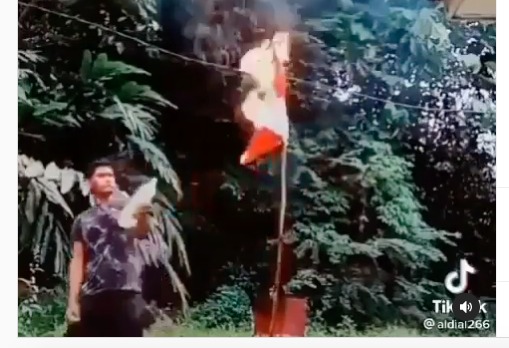 Warga Aceh di Malaysia Bakar Bendera Merah-Putih