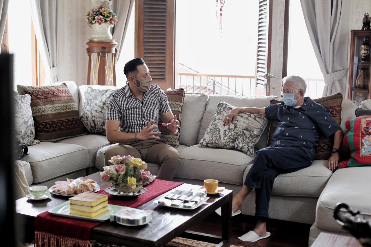 AHY Sambangi Prof Subur Budhisantoso