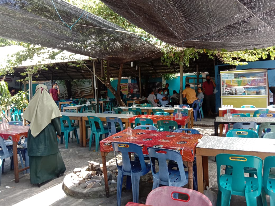 Banyak Warkop di Banda Aceh Layani Pembeli Saat Waktu Salat Jumat