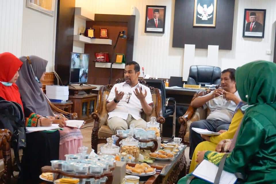 Hendra Budian akan Perjuangkan Bides Diangkat Menjadi PNS