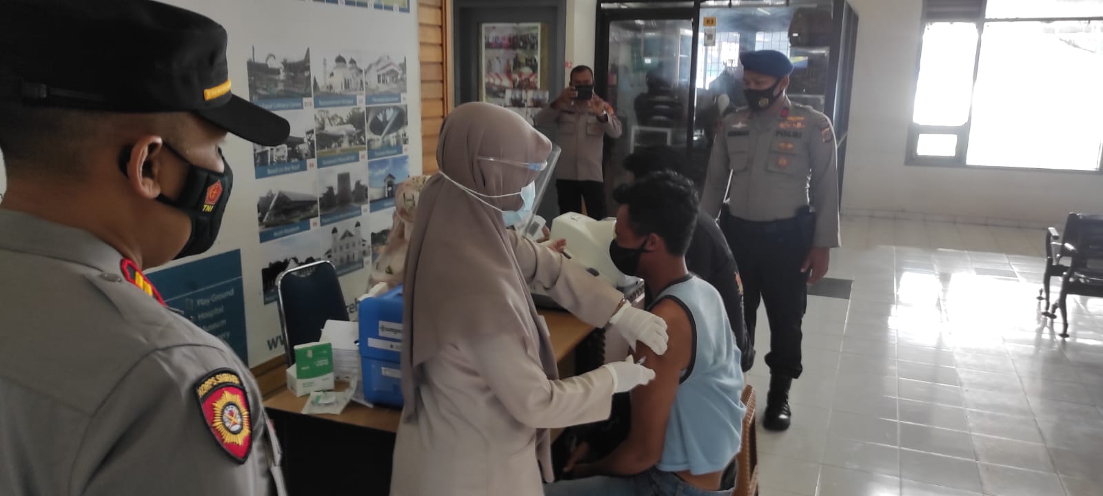 Ratusan Penumpang ke Sabang Jalani Vaksinasi di Pelabuhan Ulee Lheue