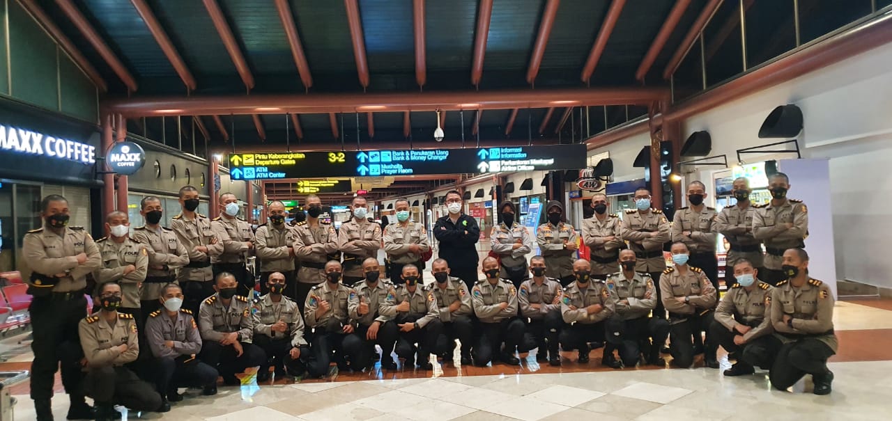 100 Resimen Vaksinator Covid-19 Polri Diberangkatkan ke PON Papua